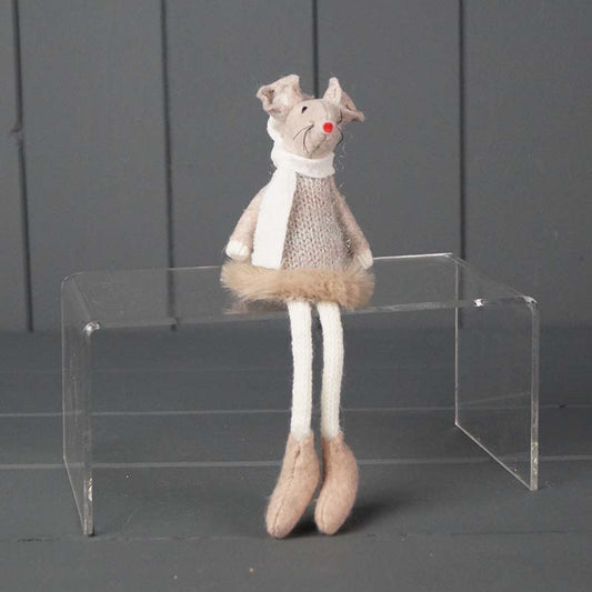 Sitting Taupe Mouse