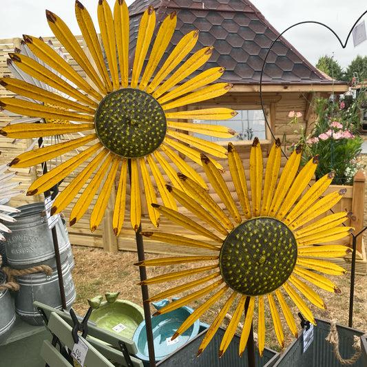 Metal Flower Spinner Yellow in 2 sizes