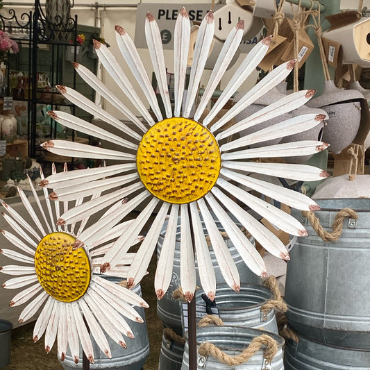 Metal Flower Spinner White in 2 sizes